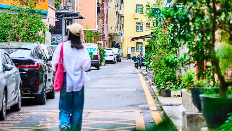 “零房租”借宿的深圳“沙发客”们